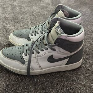 Jordan 1 Retro High OG
Stealth